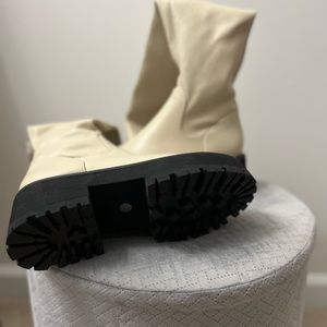 Women’s 5.5 platform over the knee boot. Brand new! Never worn!